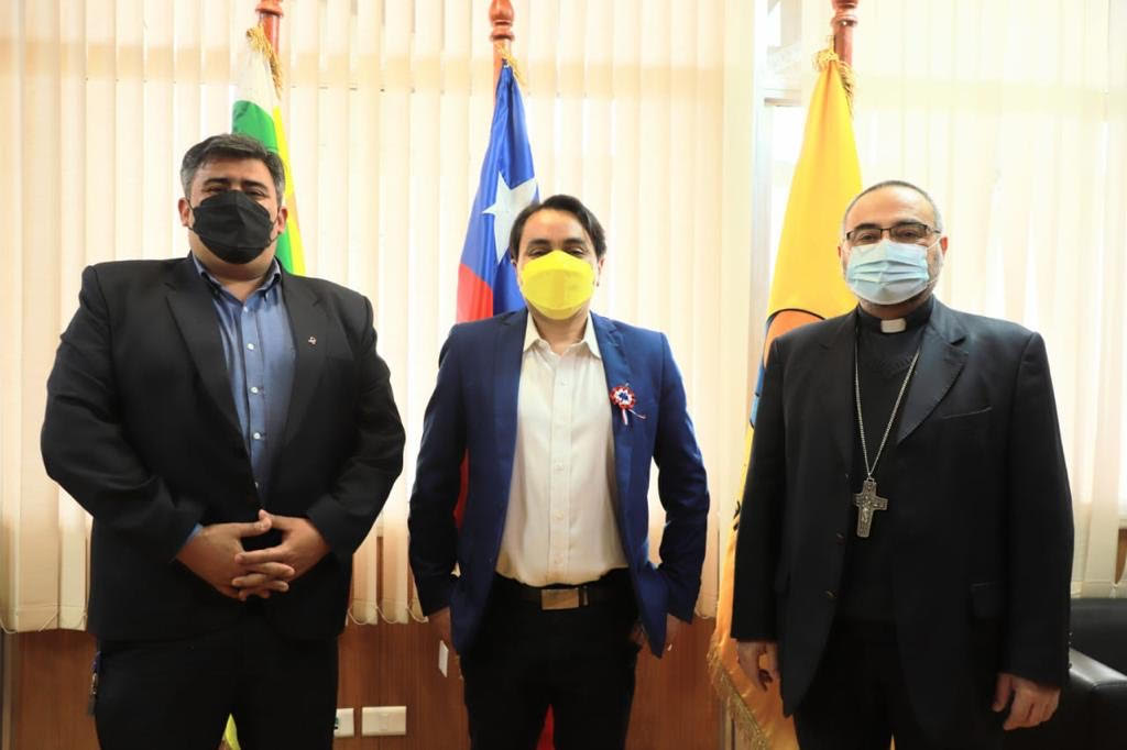 seremi,gobernador y obispo.jpg